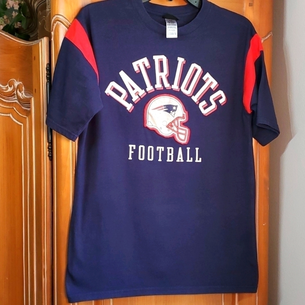 NFL TEEM APPAREL, PATRIOTS football‎ blue tee. Size 18/20. Excellent cond…